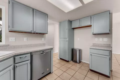 Kitchen - 2907 Pawnee Ct, Redding, CA 96001 photo 4 of 5