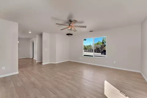 Living - 2907 Pawnee Ct, Redding, CA 96001 photo 3 of 5