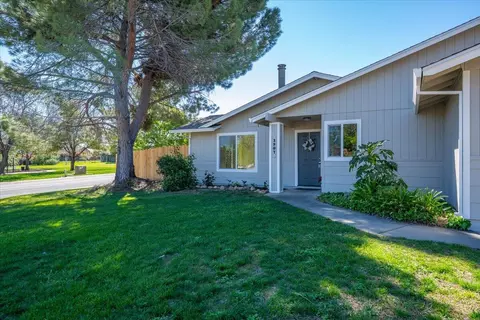 Exterior - 2907 Pawnee Ct, Redding, CA 96001 photo 18 of 24