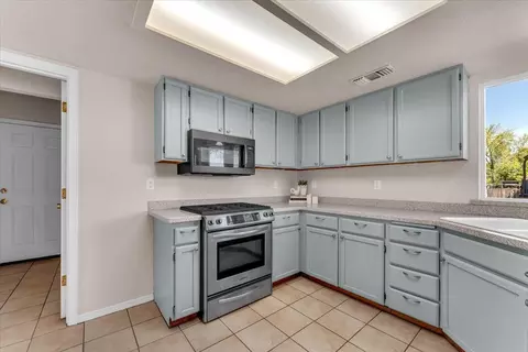 Kitchen - 2907 Pawnee Ct, Redding, CA 96001 photo 1 of 5
