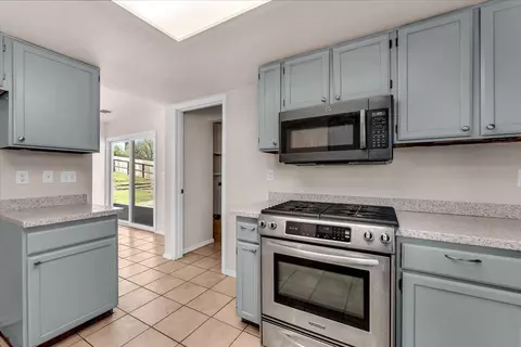 Kitchen - 2907 Pawnee Ct, Redding, CA 96001 photo 5 of 5