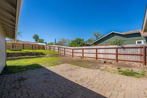 Exterior - 2907 Pawnee Ct, Redding, CA 96001 photo 15 of 24