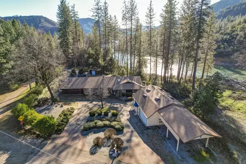20216 Lakeview Dr, Lakehead, CA 96051