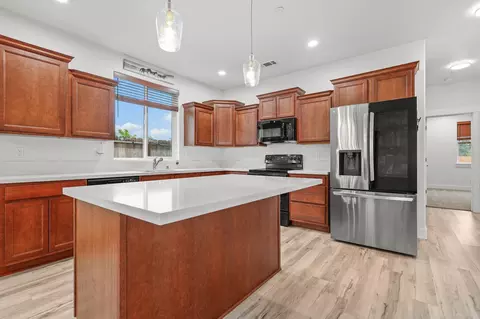 Kitchen - 1376 Fitz Pl, Redding, CA 96003 photo 1 of 1