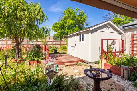 Exterior - 1376 Fitz Pl, Redding, CA 96003 photo 2 of 9
