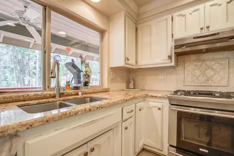Kitchen - 30292 Whitmore Rd, Whitmore, CA 96096 photo 2 of 2