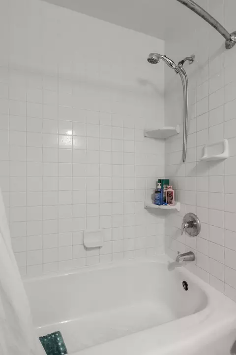 Bath - 3414 Bardick Rd, Anderson, CA 96007 photo 2 of 4