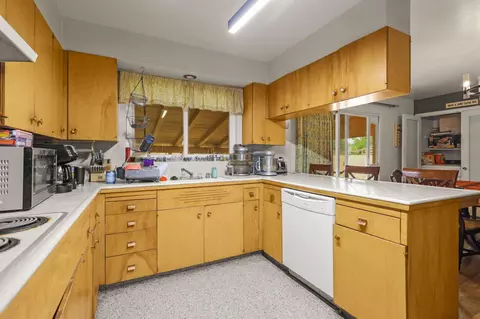 Kitchen - 3414 Bardick Rd, Anderson, CA 96007 photo 3 of 5