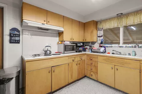 Kitchen - 3414 Bardick Rd, Anderson, CA 96007 photo 4 of 5