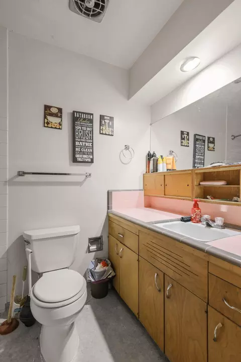 Bath - 3414 Bardick Rd, Anderson, CA 96007 photo 1 of 4
