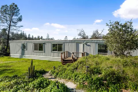 21484 Driftwood Trl, Redding, CA 96003