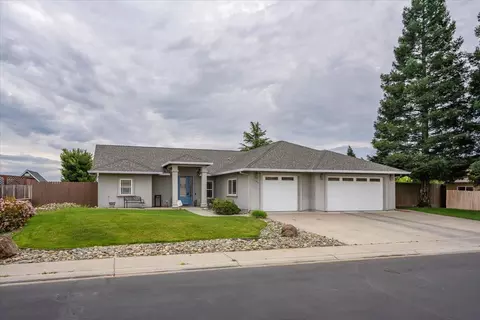 12890 Ivy Ln, Red Bluff, CA 96080