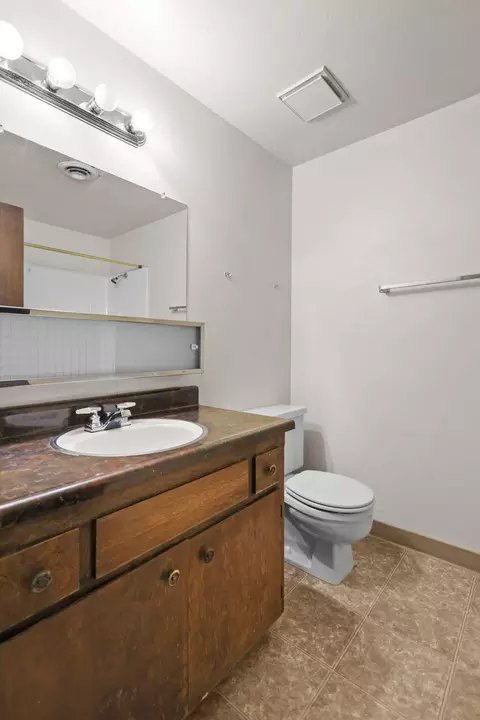 Bath - 2410 Starlight, Redding, CA 96001 photo 1 of 4
