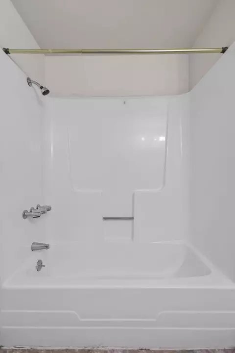 Bath - 2410 Starlight, Redding, CA 96001 photo 2 of 4