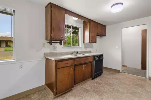 Kitchen - 2410 Starlight, Redding, CA 96001 photo 3 of 3