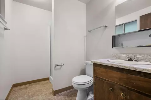 Bath - 2410 Starlight, Redding, CA 96001 photo 4 of 4