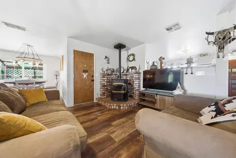 Living - 17837 Coyote Ln, Anderson, CA 96007 photo 1 of 1