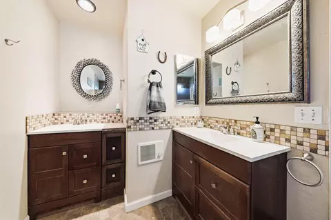 Bath - 17837 Coyote Ln, Anderson, CA 96007 photo 1 of 3