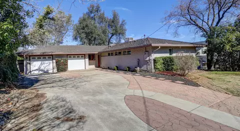 1890 Manchester Dr, Redding, CA 96002