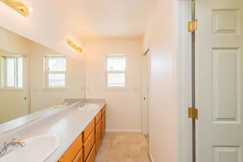 Bath - 188 Woodcliff Dr, Redding, CA 96003 photo 2 of 4