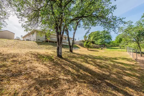 Exterior - 188 Woodcliff Dr, Redding, CA 96003 photo 6 of 8