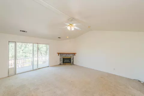 Living - 188 Woodcliff Dr, Redding, CA 96003 photo 2 of 8