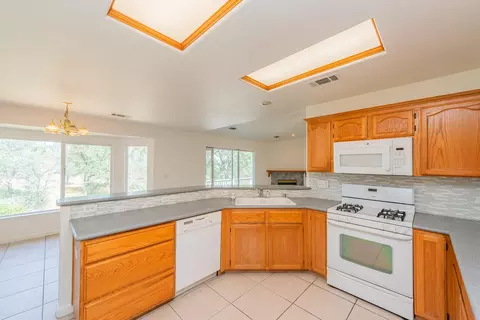 Kitchen - 188 Woodcliff Dr, Redding, CA 96003 photo 1 of 5