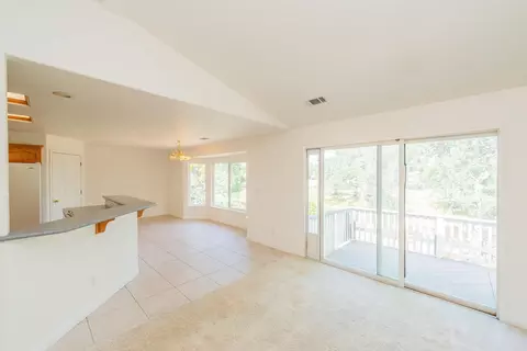 Living - 188 Woodcliff Dr, Redding, CA 96003 photo 7 of 8