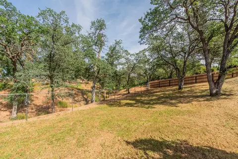 Exterior - 188 Woodcliff Dr, Redding, CA 96003 photo 7 of 8