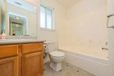 Bath - 188 Woodcliff Dr, Redding, CA 96003 photo 1 of 4