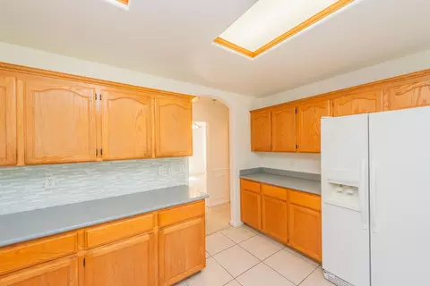Kitchen - 188 Woodcliff Dr, Redding, CA 96003 photo 4 of 5
