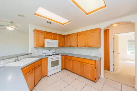 Kitchen - 188 Woodcliff Dr, Redding, CA 96003 photo 5 of 5