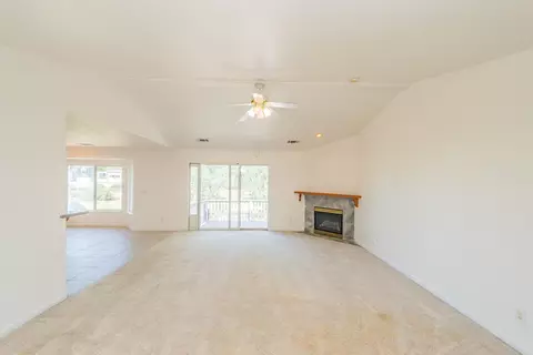 Living - 188 Woodcliff Dr, Redding, CA 96003 photo 3 of 8