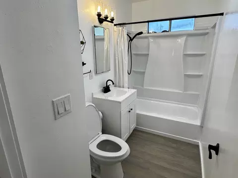 Bath - 3732 Mercury Dr, Redding, CA 96002 photo 1 of 2