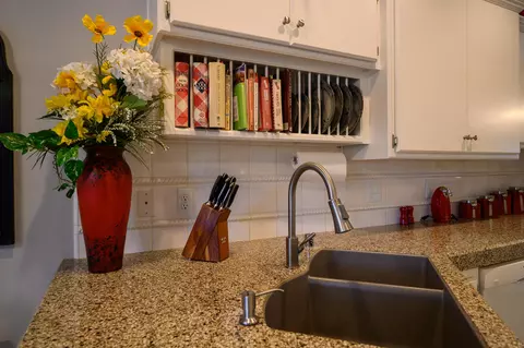 Kitchen - 2071 Hope Ln, Redding, CA 96003 photo 5 of 7
