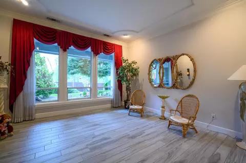 Living - 2071 Hope Ln, Redding, CA 96003 photo 4 of 4
