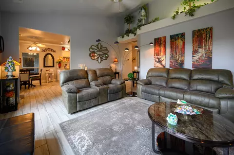 Living - 2071 Hope Ln, Redding, CA 96003 photo 3 of 4