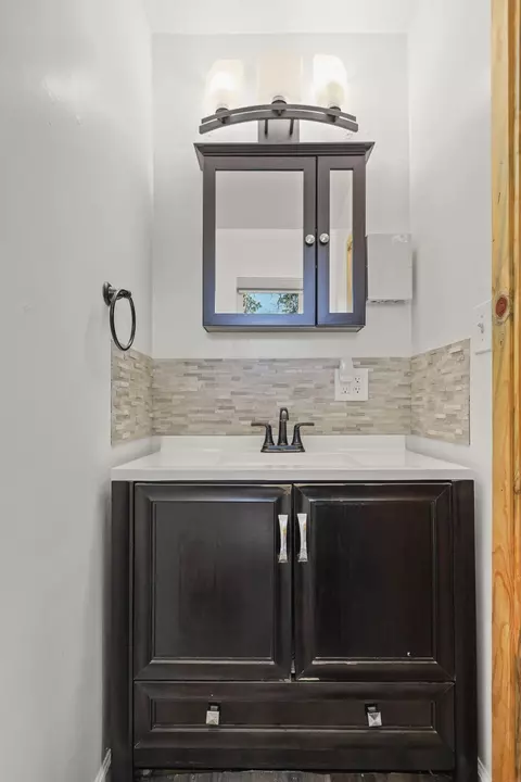 Bath - 5730 E Bonnyview Rd, Redding, CA 96001 photo 4 of 4