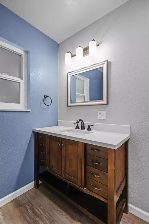 Bath - 5730 E Bonnyview Rd, Redding, CA 96001 photo 2 of 4