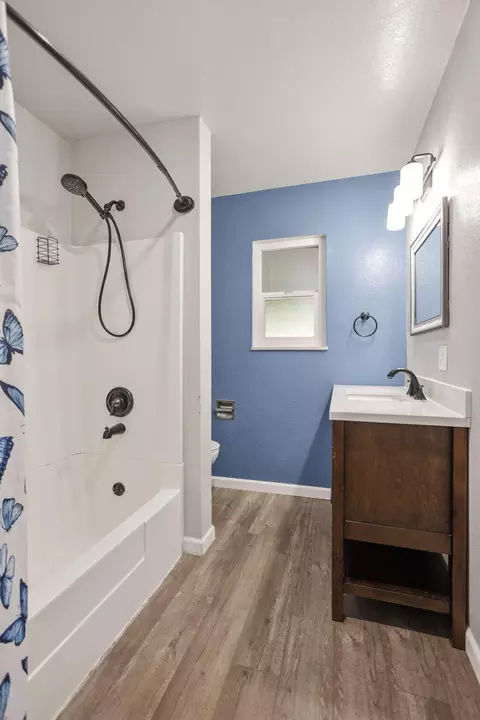 Bath - 5730 E Bonnyview Rd, Redding, CA 96001 photo 1 of 4