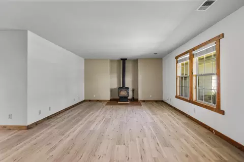 Living - 23290 Hogsback Rd, Red Bluff, CA 96080 photo 4 of 6