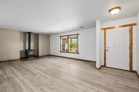 Living - 23290 Hogsback Rd, Red Bluff, CA 96080 photo 3 of 6