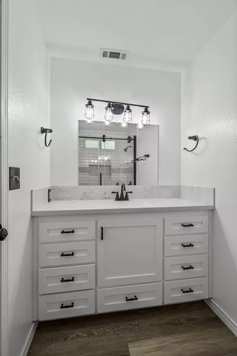 Bath - 23290 Hogsback Rd, Red Bluff, CA 96080 photo 5 of 8
