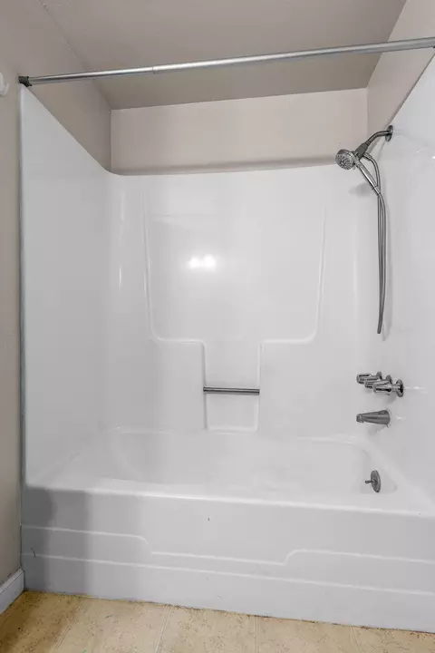 Bath - 3778 Scorpius Way, Redding, CA 96002 photo 2 of 3