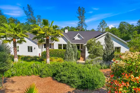 Exterior - 8101 Montgomery Cir, Redding, CA 96001 photo 4 of 33