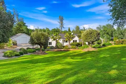 Exterior - 8101 Montgomery Cir, Redding, CA 96001 photo 29 of 33