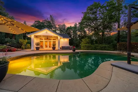 Exterior - 8101 Montgomery Cir, Redding, CA 96001 photo 18 of 33