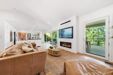 Living - 8101 Montgomery Cir, Redding, CA 96001 photo 2 of 5