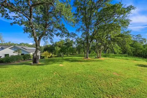 Exterior - 8101 Montgomery Cir, Redding, CA 96001 photo 27 of 33