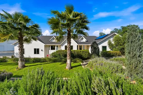 Exterior - 8101 Montgomery Cir, Redding, CA 96001 photo 26 of 33